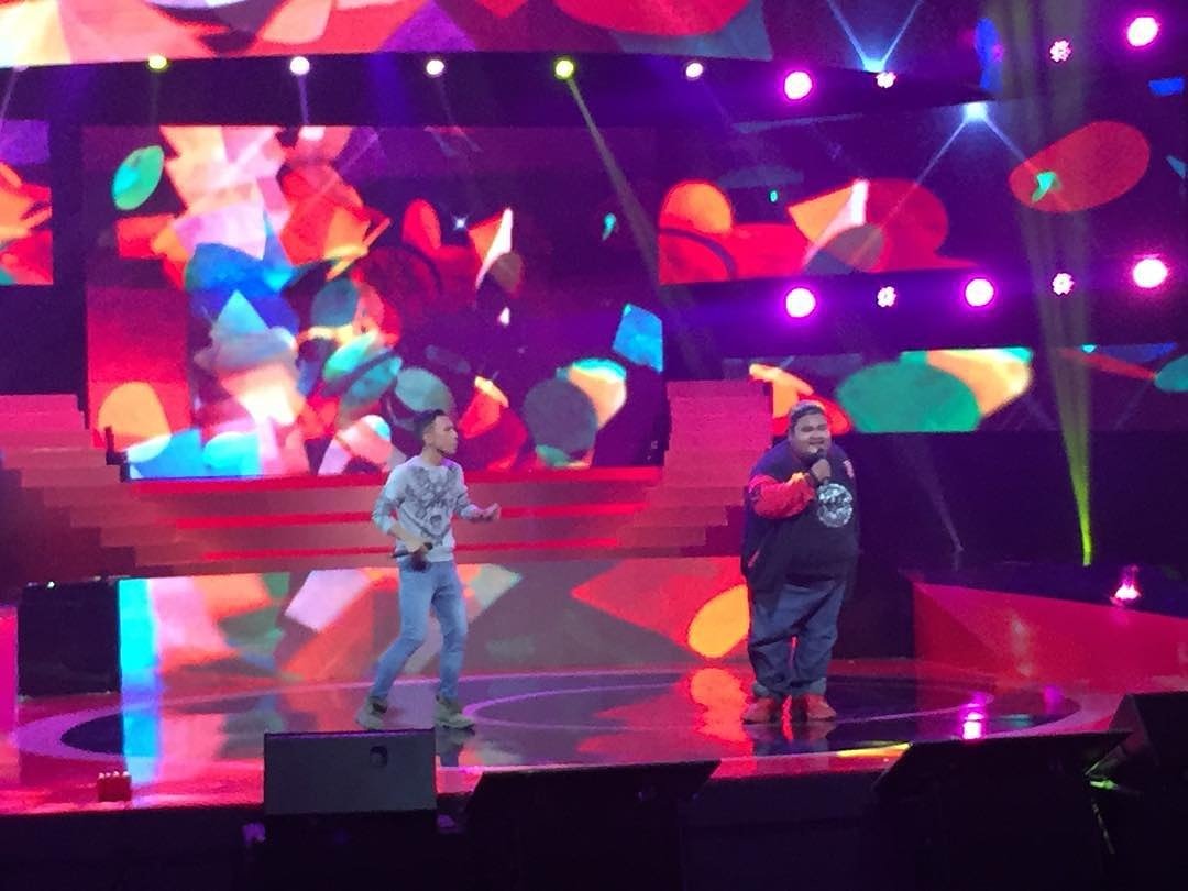 juaraparodi's tweet photo. fadbocey dan abam_bocik menyampaikan lagu Cintaku 100% nyanyian asal Mas Idayu. #JuaraParodi https://t.co/lvFlL3xc1W