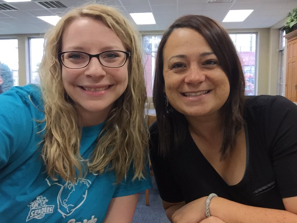 MA_PearDeck's tweet image. Technology besties!  #techbadge @Kimberlydelane