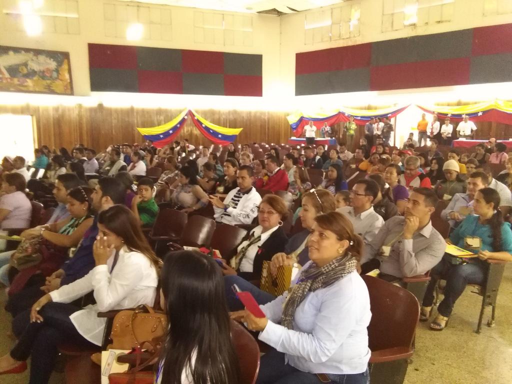 clifpmjunin's tweet photo. @rodulfohumberto @vimi3v @NicolasMaduro Seminario Educación en Frontera, en pro de garantizar calidad educativa. https://t.co/sJ2s2myfe1