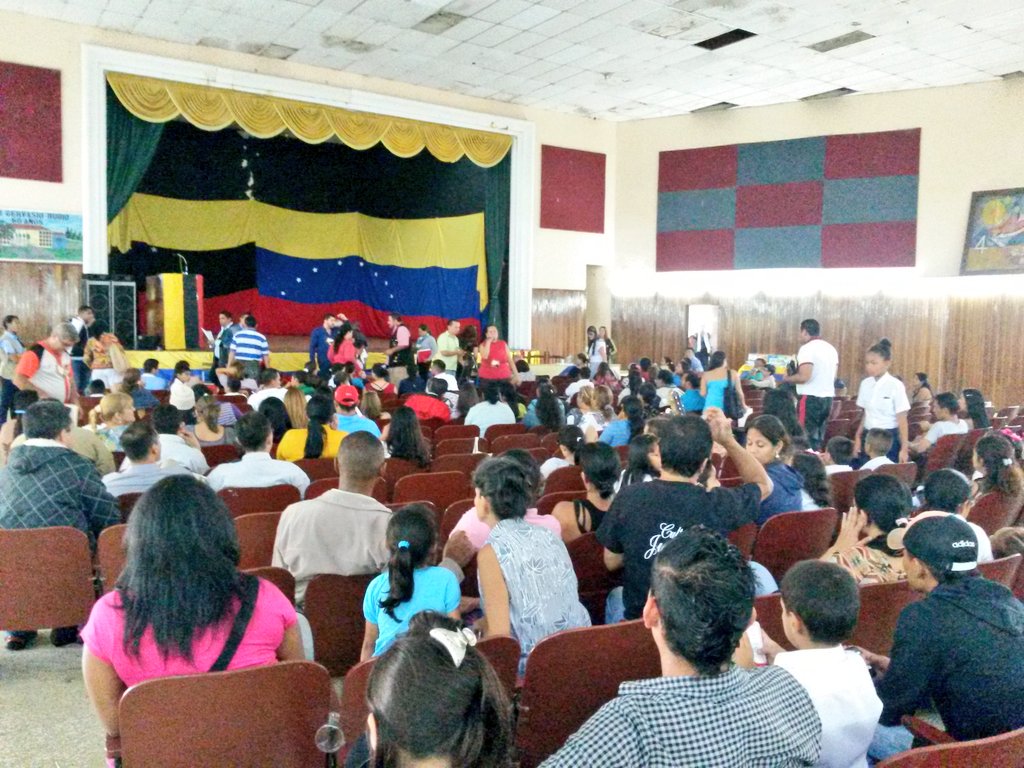 MagoMerlinnn's tweet photo. Haciendo Patria y Fortaleciendo la educación con el primer seminario de Educación en Frontera  .@Araguaney_JACh https://t.co/7oYOOOcPBX