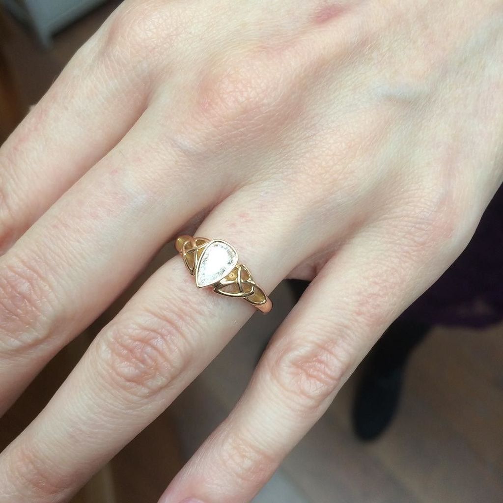 SeliniJewellery's tweet photo. #pearshapediamond #celtic #bespoke #theproposal #beautiful engagement ring https://t.co/iLEHp8wZ1P https://t.co/dQdL8QPcw4