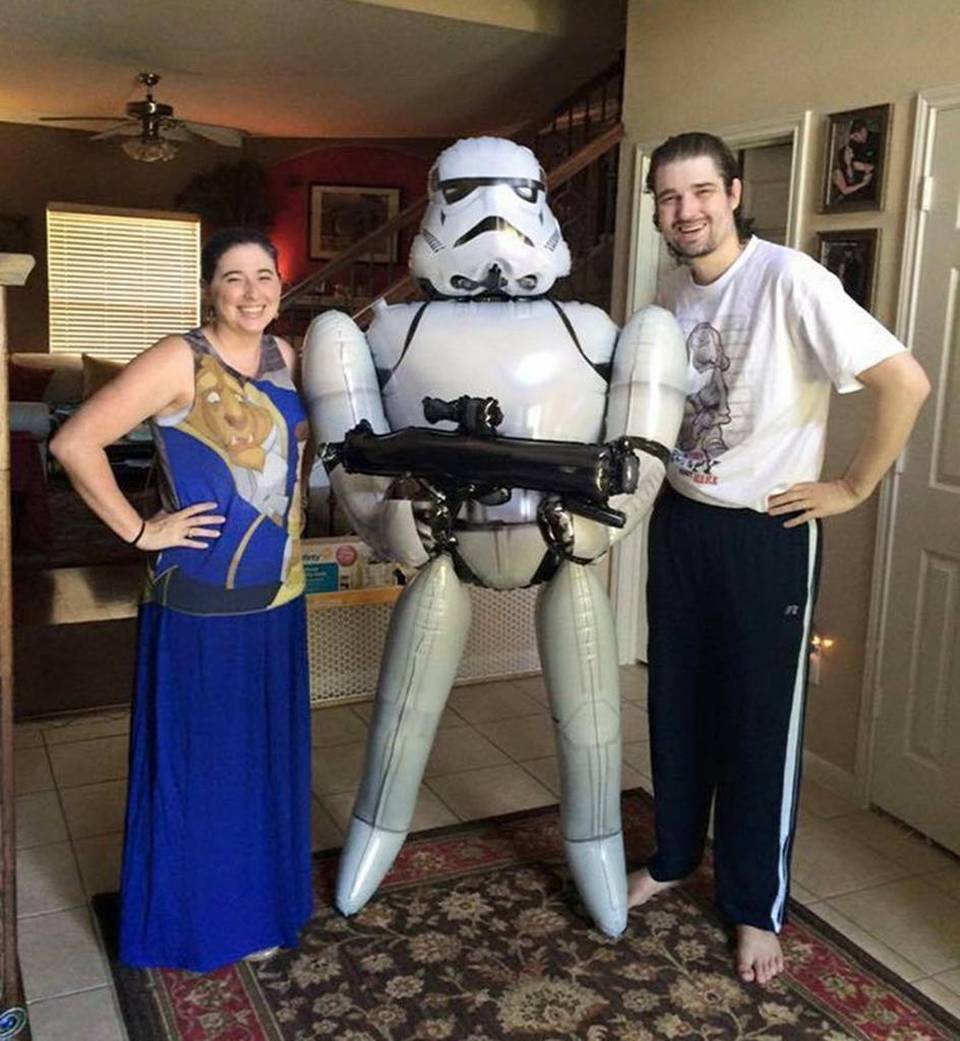 TheSunNews's tweet image. Dying Star Wars fan's wish is granted with early viewing of movie ow.ly/Ukt2Y #starwars