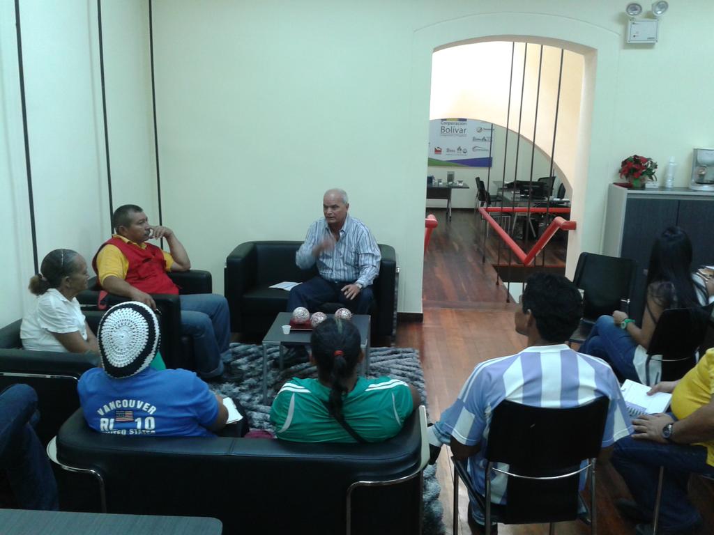 Corpobolivar's tweet photo. Padrino Parroquia Zea reunido con Jefes UBCH y CLP ultimando y afinando detalles para Elecciones Parlamentarias 2015 https://t.co/bFbYFJygIA