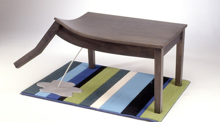 GarconsOfficiel's tweet photo. Dessous de table..Les meubles "Straight Line Designs" dignes d’Alice au pays des merveilles @Maurane @DamidotValerie https://t.co/NwDdddELiX