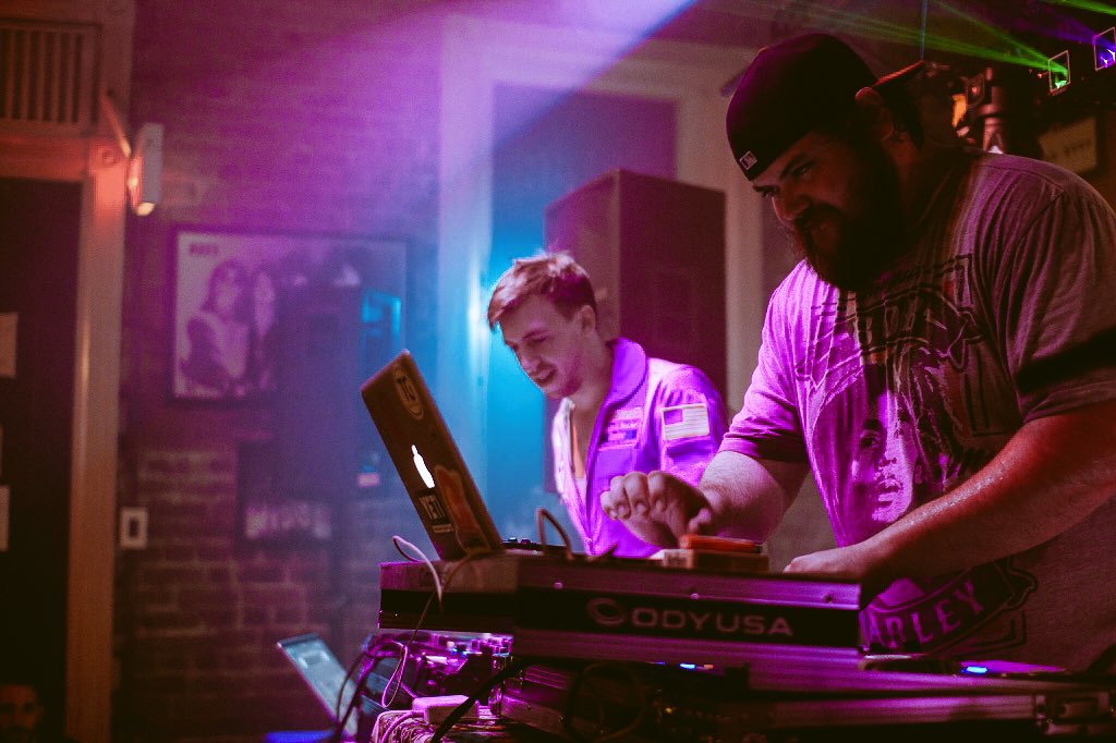 Hunter And The Bear tweet media