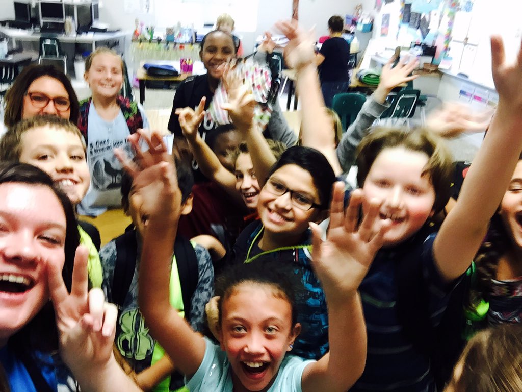 lyngreen50's tweet photo. Happy Friday + Happy teacher =Happy students!! https://t.co/8O1YcamvBj
