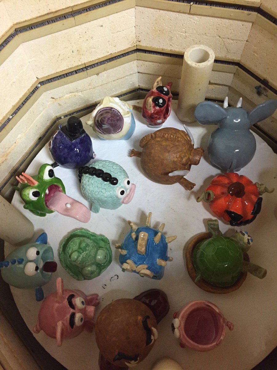 parmaARTdept's tweet photo. Unloading the kiln! #pshart https://t.co/gL9KFdioj9