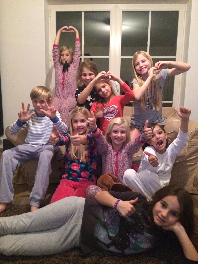 nicbae's tweet image. #ikkijkk3... De ladies kijken K3