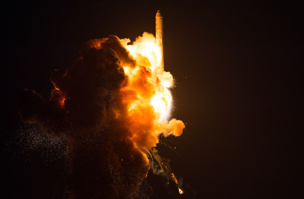 VergeVideo's tweet photo. NASA releases wild high-res images of last year's Orbital rocket explosion https://t.co/nvXOT9LBsA https://t.co/CYotfp5xlV