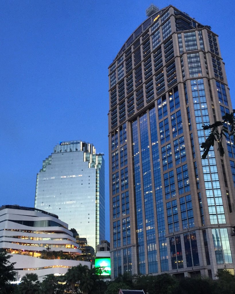 GianVarchetta's tweet image. #Bangkok : Tra #altari &amp;amp; #grattacieli. ... Vittime del #jetlag! #Thailand #travel #viaggi