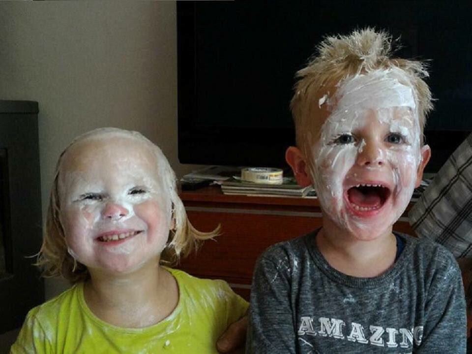 Twee ondeugende kleuters, NIVEA Creme blik en de rest is geschiedenis #crememoment #NIVEA