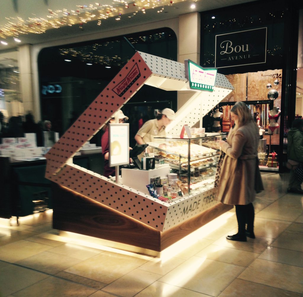 Amy_AllenUSW's tweet photo. Pop-up Krispy Kreme shop, in the form of a Krispy Kreme box #amazing #KrispyKreme https://t.co/OADkTyh1gj