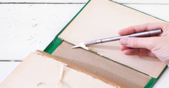 She Upcycled An Old Book Into A Cool DIY Purse — The Perfect Accessory!
twnewsjp.com/page.php?id=10…