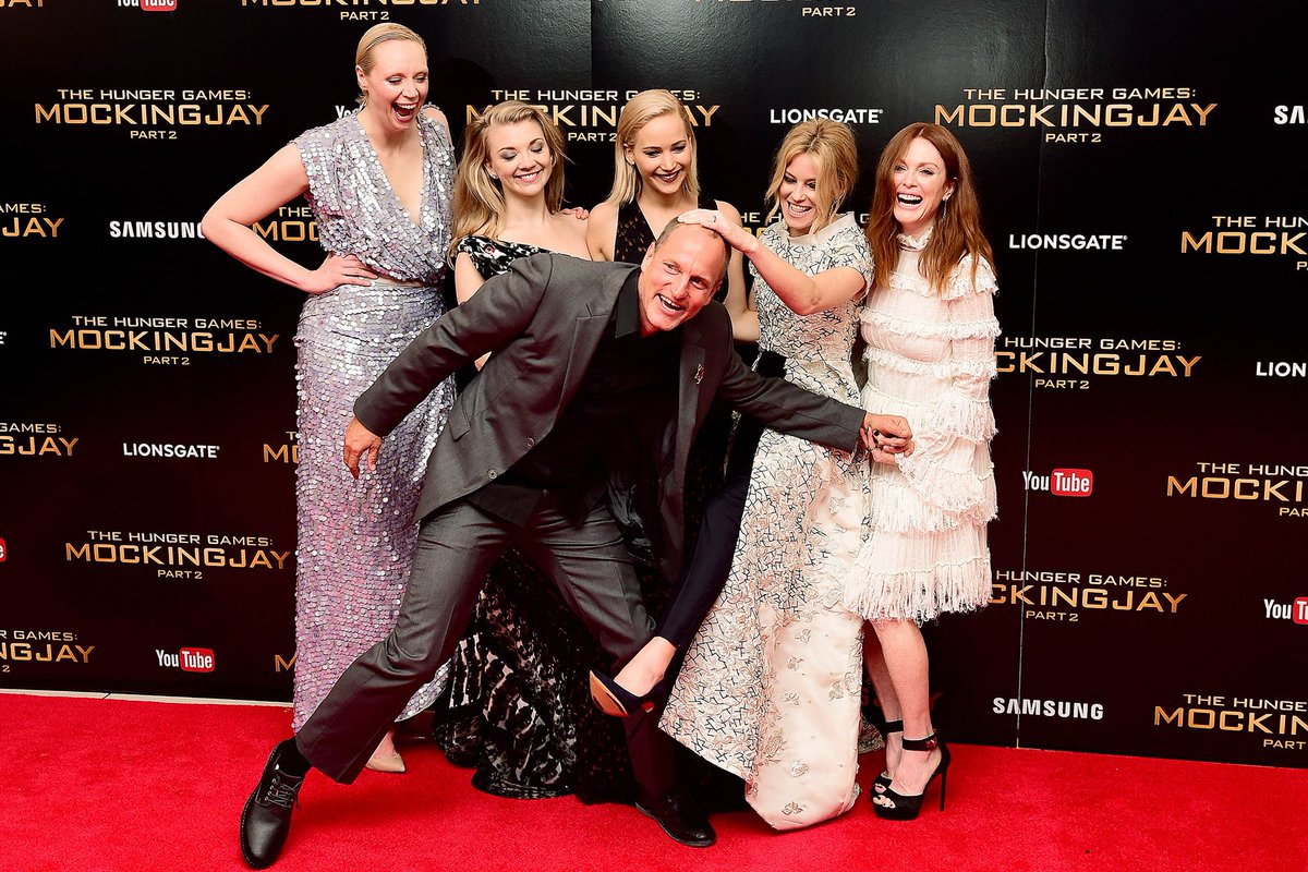 Hada_mistica_f7's tweet photo. Premiere #MockingjayPart2 #MockingjayUK @TuPeetaMellark https://t.co/IpumBgcG71