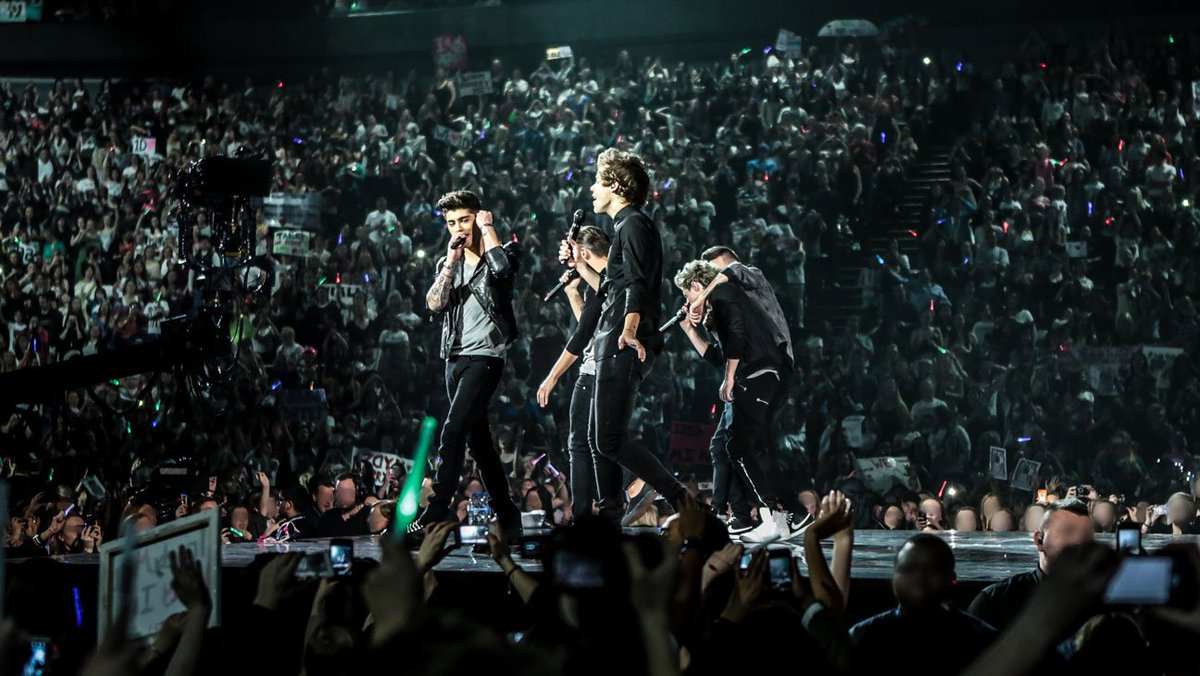 itslwtcamz's tweet photo. "You and me have a whole lot of History" 

#MTVAwardsStar One Direction 

 https://t.co/uTbwhmPcD4