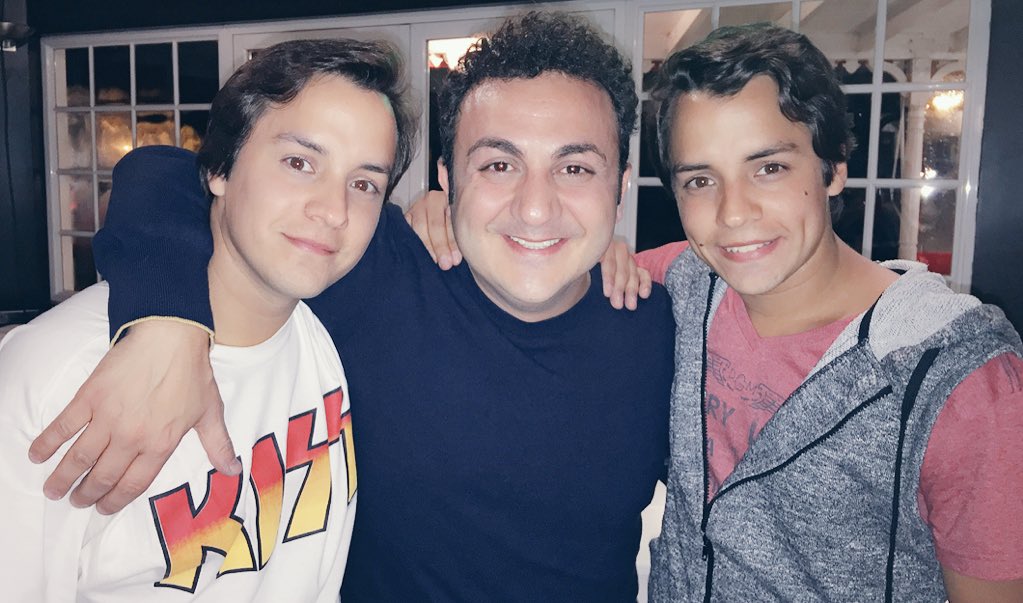 diegotopaok's tweet photo. Feliz feliz cumple @JoelyBrian que tengan un año increíble! A seguir disfrutando de este exitazo! Vamos los rulos!!! https://t.co/5hRy4mzm68