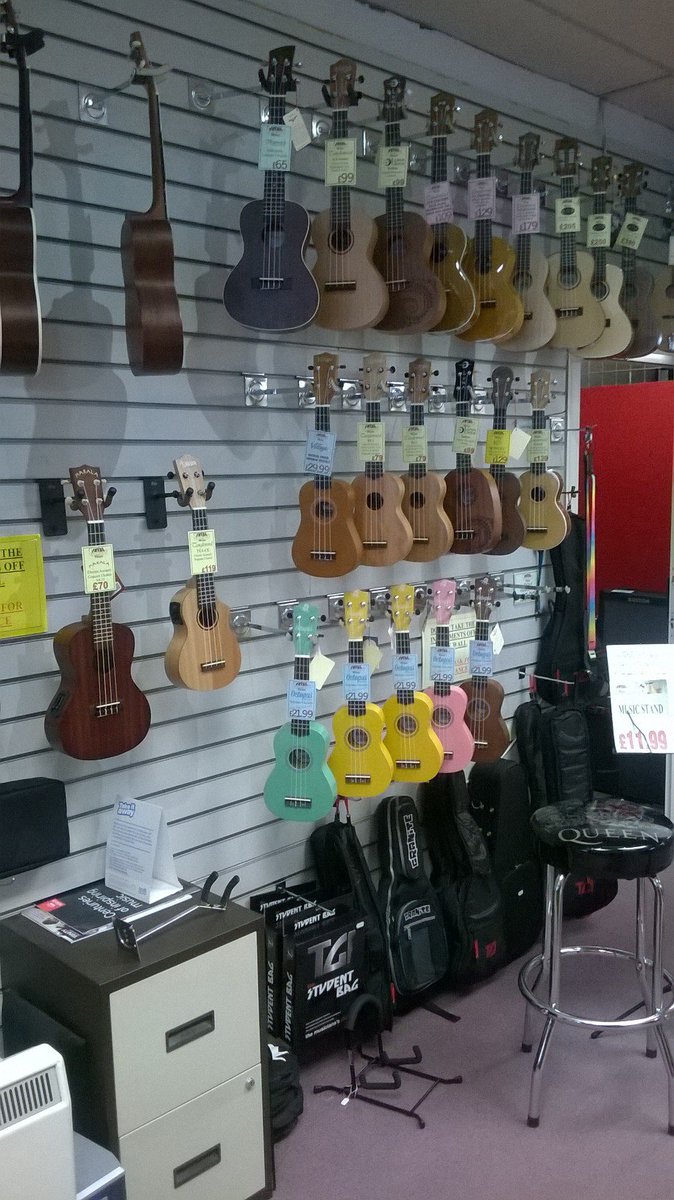 StGilesMusic's tweet photo. Anyone fancy a #Ukulele Come &amp; have a try! #Ukes @kalabranduk @TANGLEWOODUK @BrunswickGtrs @lunaguitars #MakalaUkes https://t.co/TMUpC5MSVN