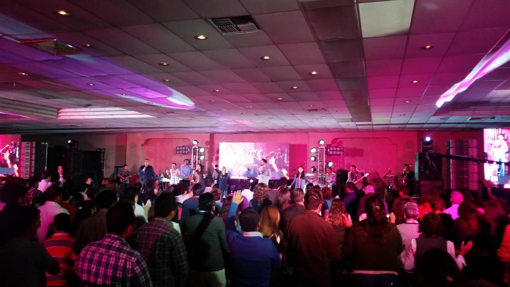 Reedifica's tweet photo. En adoración en #Reedifica2015 #reedifica #todossomosadoradores #iamworship. https://t.co/SCv3oL8uSC