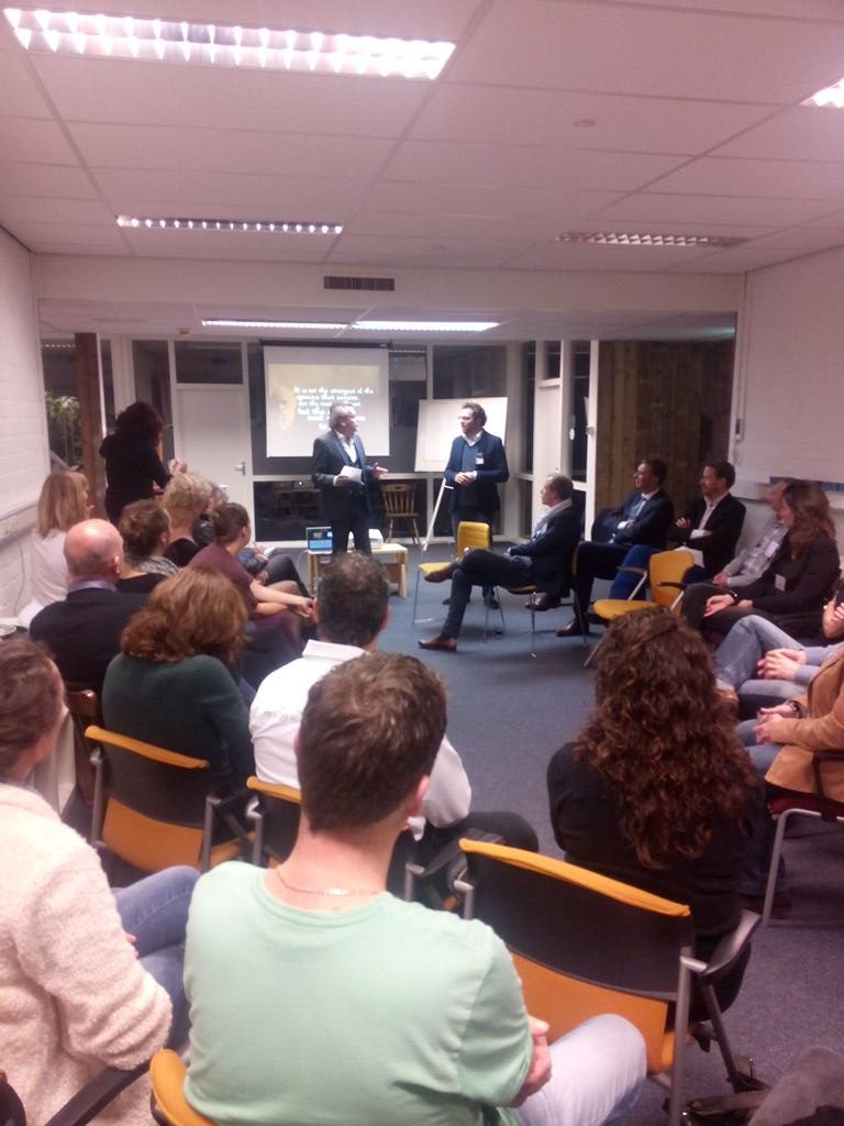 EllenDreezens's tweet photo. Bij een leuk @OndernemersRijk  evenement! Wat is eigenlijk het verschil tussen MKB en ZZP? Wie zal het zeggen? https://t.co/ErITh7mgxJ