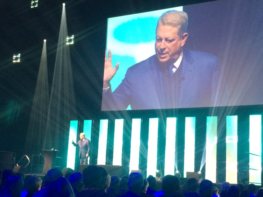 DSFEDU's tweet photo. Äntligen Al Gore på scenen! #ateacommunity2015 https://t.co/2U1nqJnSX8