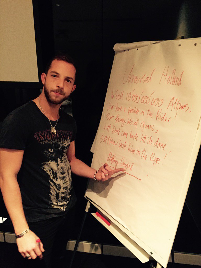 umusicnl's tweet photo. This man sets the targets. @JamesMorrisonOK getting serious about it #HigherThanHere https://t.co/7DtOHzohw0