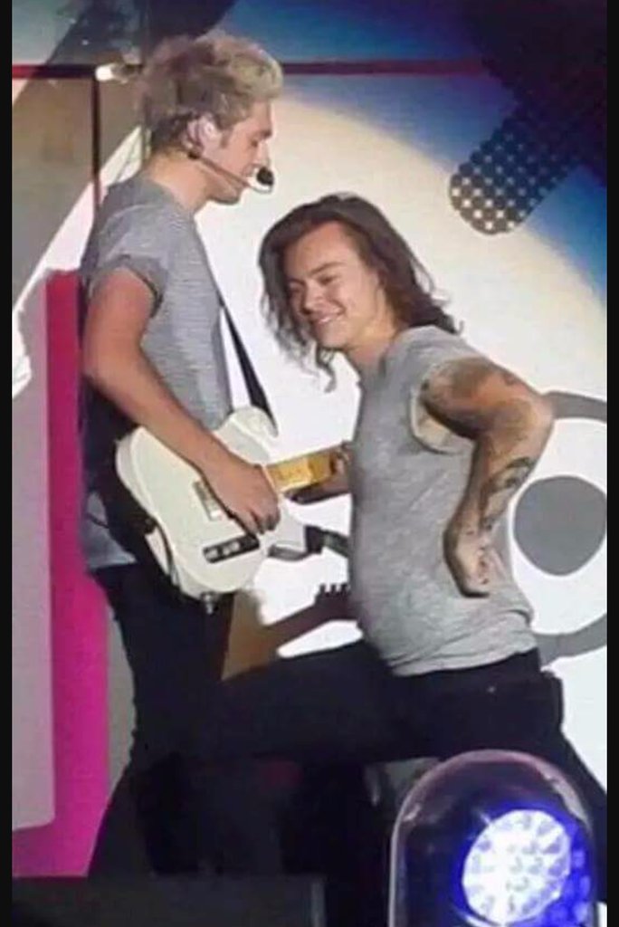 KeepInSuicide's tweet photo. no se como todavia hay gente que lo duda. EL BEBE DE LOUISS ES REAAAL!!! Esss reaaaaaaaaaal #LarryIsReal #LarryIs https://t.co/9srMCplm3o