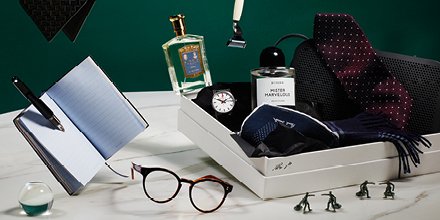 MRPORTERLIVE's tweet photo. Find your perfect gift for him, or for her this holiday season: https://t.co/YwWjzwylcc
#MRPORTER https://t.co/OdrvvyHBnF