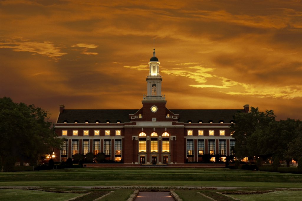 DarkSkinKing__'s tweet photo. I am Proud to announce that I have committed to run for Oklahoma State University @run4okstate 🔫🍊 Next Year!#GoPokes https://t.co/fPM4kT6qPo