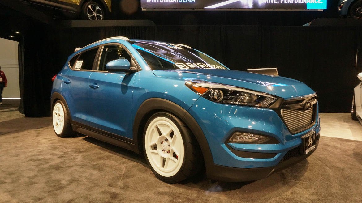 TransitowneAuto's tweet photo. Hyundai really revved up the horsepower for #SEMA2015 with this Bisimoto tuned Tuscon, it develops over 700HP!! https://t.co/mE5nBxp9bo