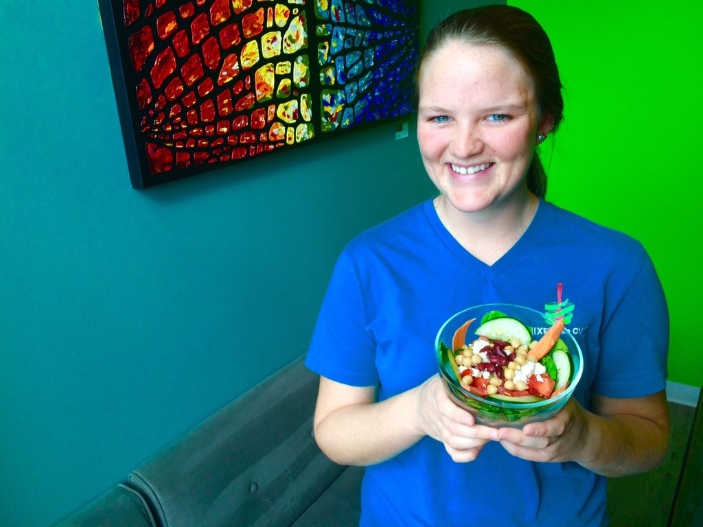 MixedUpCup's tweet photo. Gear up with a Pre-Wknd veggie boost! #akasalad #MixedUpCup #veggieboost #saladbar #deli #froyo #soup #freshjuices https://t.co/uc225ZCTNH