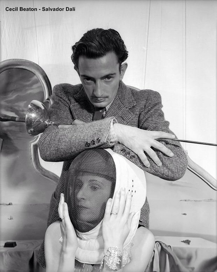FlorencitaGiani's tweet photo. Gala & Dalí
#DonneInArte
#DonneEScherma
@alecoscino @PasqualeTotaro @AlessandraCicc6 @PatriziaRametta @Papryka5 https://t.co/RdaLhAPXCw