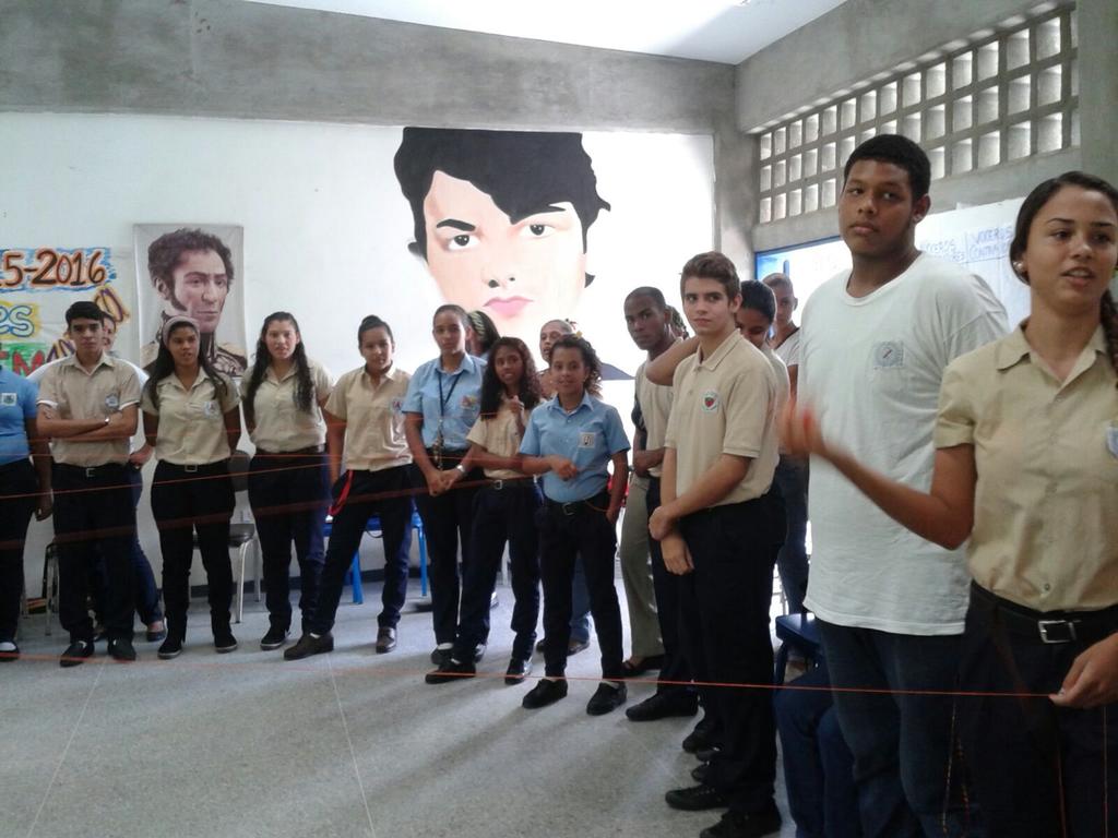 SalaIPASMEGuati's tweet photo. #Z06_11 UENB Livia Gouverneur con estudiantes de MG. en Elecciones Estudiantiles OBE FEVEEM de Zamora 2015-16 https://t.co/zjmh8B4AX5