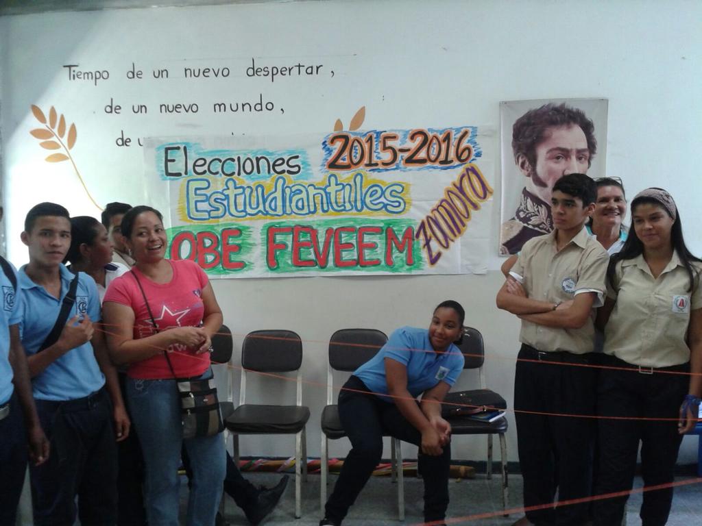 SalaIPASMEGuati's tweet photo. #Z06_11 UENB Livia Gouverneur con estudiantes de MG. en Elecciones Estudiantiles OBE FEVEEM de Zamora 2015-16 https://t.co/zjmh8B4AX5