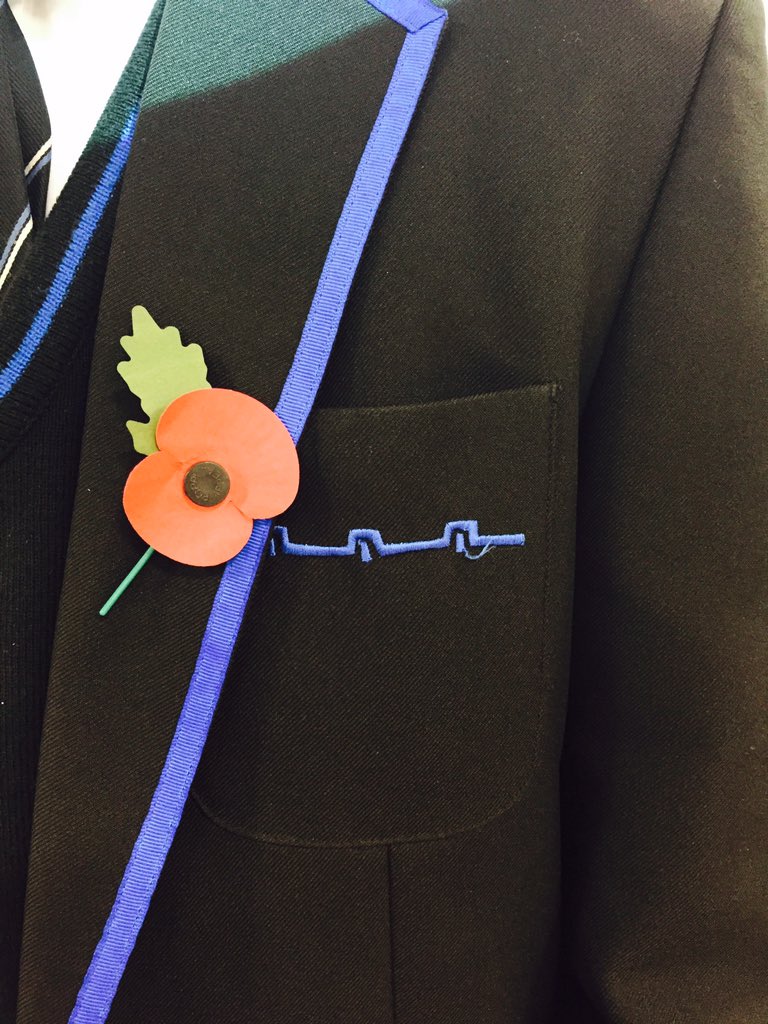 7Claralou's tweet photo. @PoppyLegion @walbottlecampus Team Humanities wearing their poppies with pride!! #poppyselfie https://t.co/IDWqIrIPGw