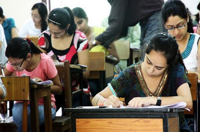 OECD's tweet photo. Where do the highly skilled #migrants of #India go? @livemint explains citing OECD report https://t.co/W7hmdCoOzL https://t.co/iP0KTPrM0h