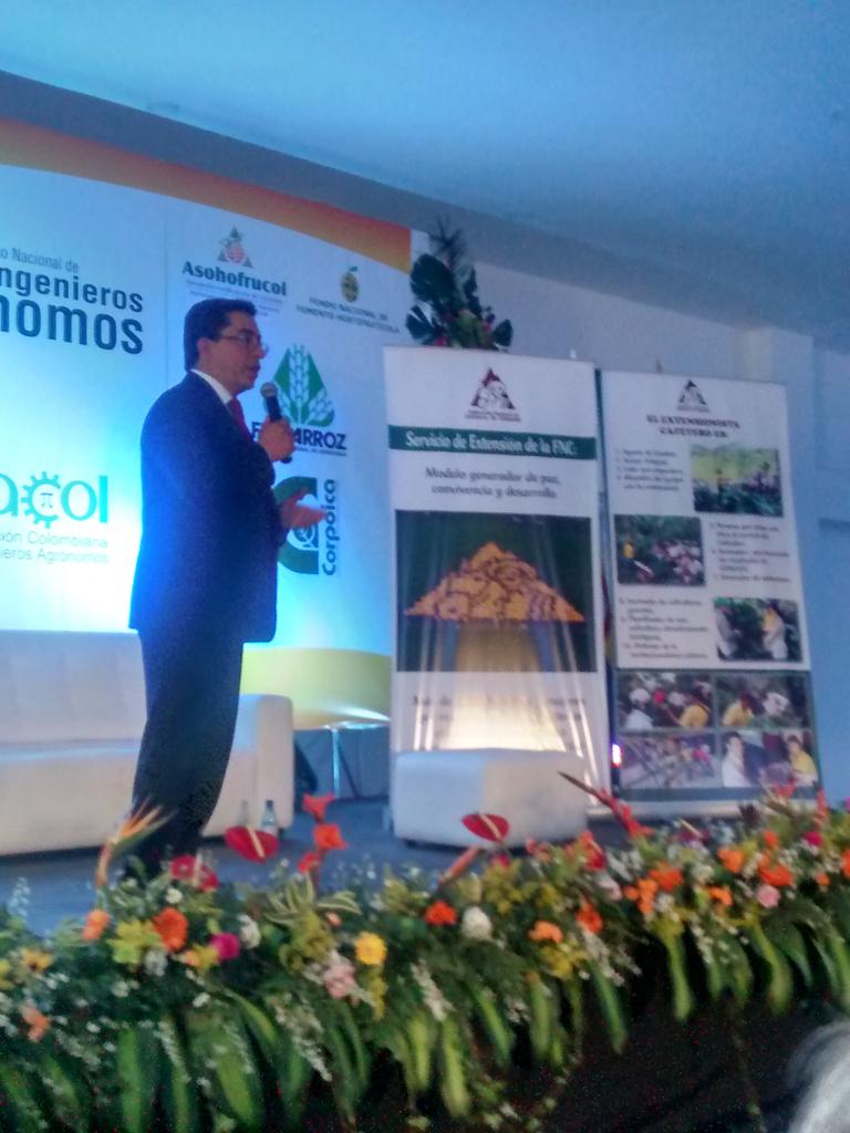 Economia2030's tweet photo. Conferencia del @igacColombia tema #suelos #XXcongresodeagronomos @ACIA1941 @SIAS_santander @Corpoica @UPRAColombia https://t.co/L68ZEq5Ah5