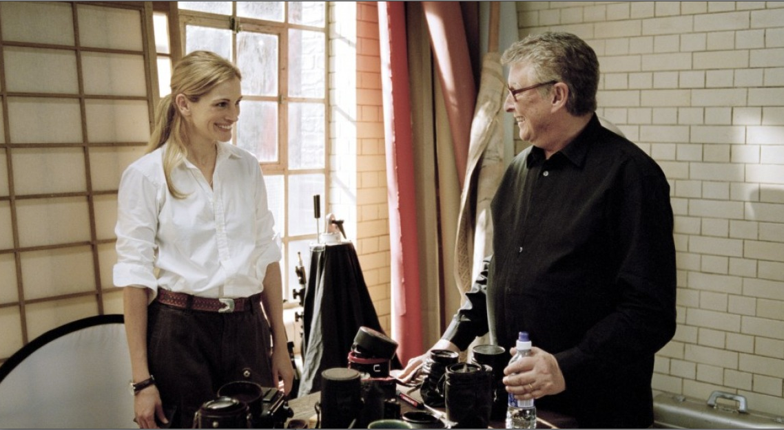 Happy bday to the late director of Closer Heres Mike on set of Closer with Julia Roberts 