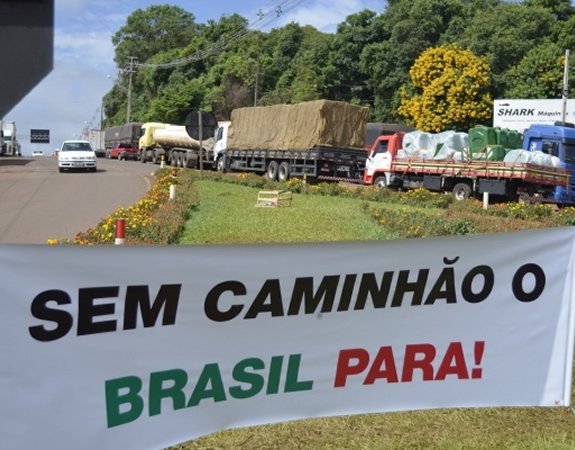 prosapolitica's tweet photo. #AvanteCaminhoneiros por um #NatalSemDilma https://t.co/yQjbXu5LUm