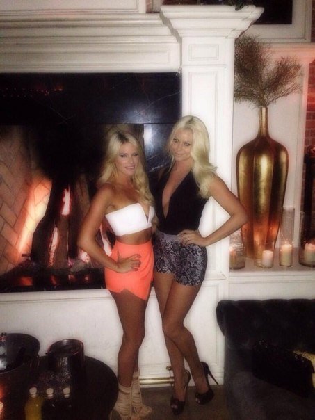 maryse0uellet7's tweet photo. @maryse0uellet   and   @TheBarbieBlank https://t.co/q5l5zaaRch