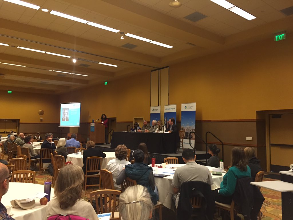 AmericaKnowsHow's tweet image. LA saved 3 bil gallons h2o through green rebates, h2o efficient toilets, conservation edu @LAMayorsOffice #P2PLA