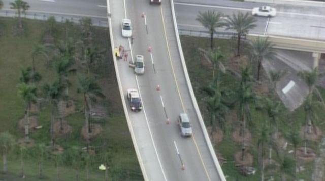 Davie man killed when his motorcycle struck barrier wall on 595, throwing him over the ledge bit.ly/1QjuJCP?utm_me… https://t.co/fbXMrxyZJn
