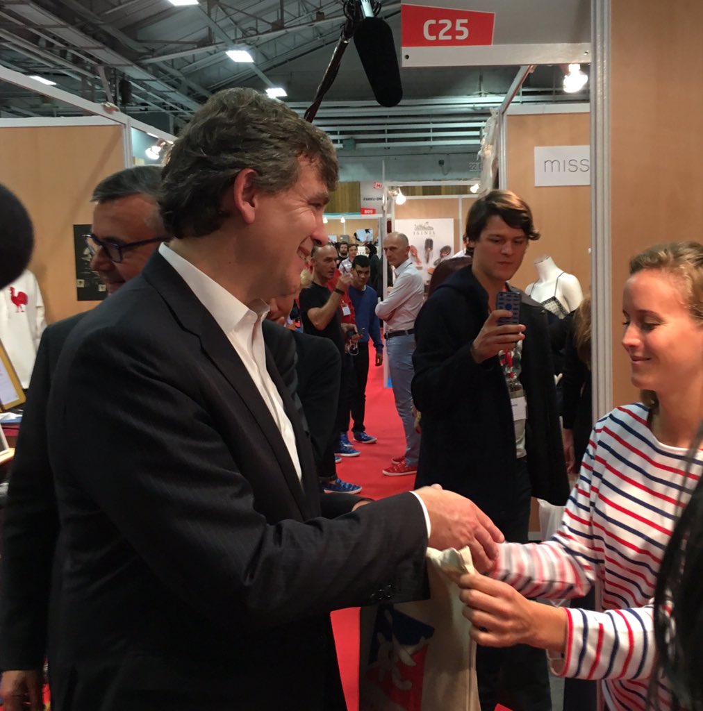 _MPPF_'s tweet image. Arnaud @montebourg a une nouvelle marinière... La vraie tricolore #MadeInFrance