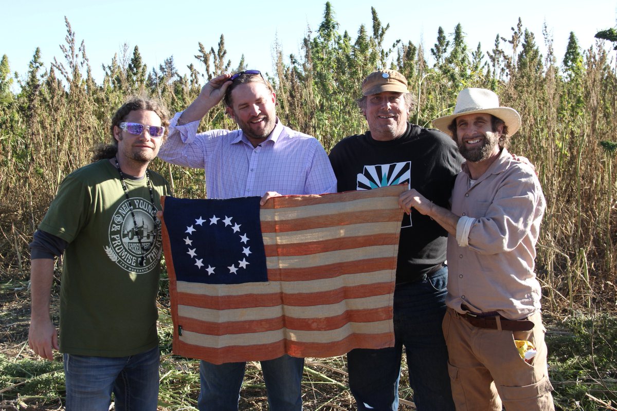 organiccowboy's tweet photo. Gorgeous&amp; #patriotic #CO #hemp-My 1st combine #harvest https://t.co/USTEPoRgz2 @CoHempCo @KYComer #FirstLegalHarvest https://t.co/tW9IAddG3i