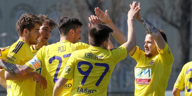 snportal's tweet photo. '@NKMaribor B po potrditev jesenskega naslova #3SNLsever, Šmarje v gosteh pri Fužinarju. - https://t.co/1mEMCfAozP https://t.co/BwpQmj7qok
