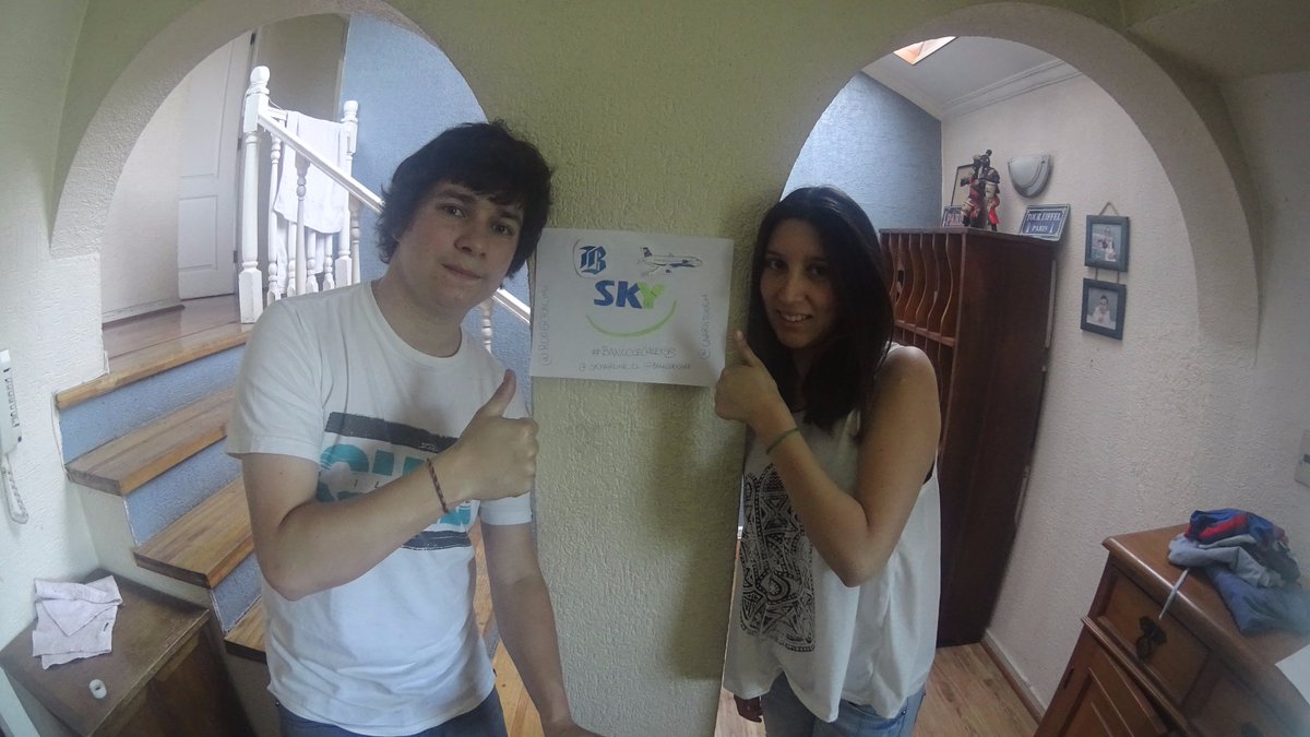 Robertos_cl's tweet photo. Celebrando la nueva alianza #BancodeChileySky @bancodechile @SKYAirline_CL con mi partner @caariitoogm https://t.co/J4kJcTdOjr