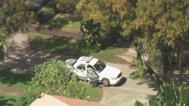 Police are trying to negotiate with someone is barricaded inside a home in Coral Gables bit.ly/1Q8SG0u https://t.co/eBPuPg2vj0