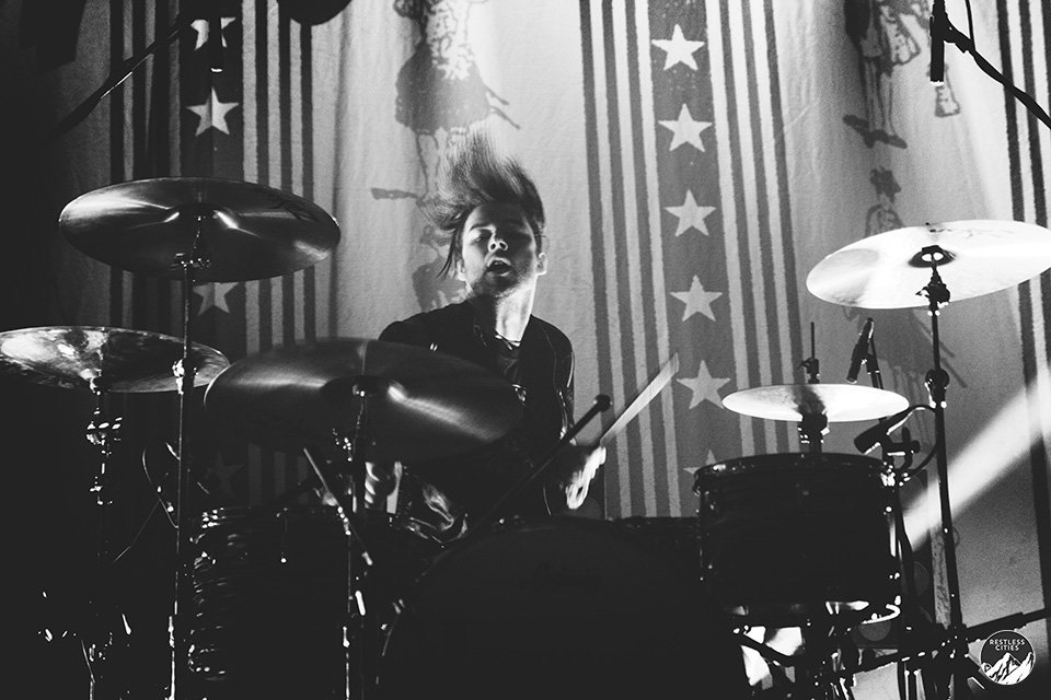 RestlessCities's tweet photo. PHOTOS + REVIEW: @thecribs' awesome show at @RoundhouseLDN by @L2Short https://t.co/XoLwmUTsKS https://t.co/4mzg0JVpxx
