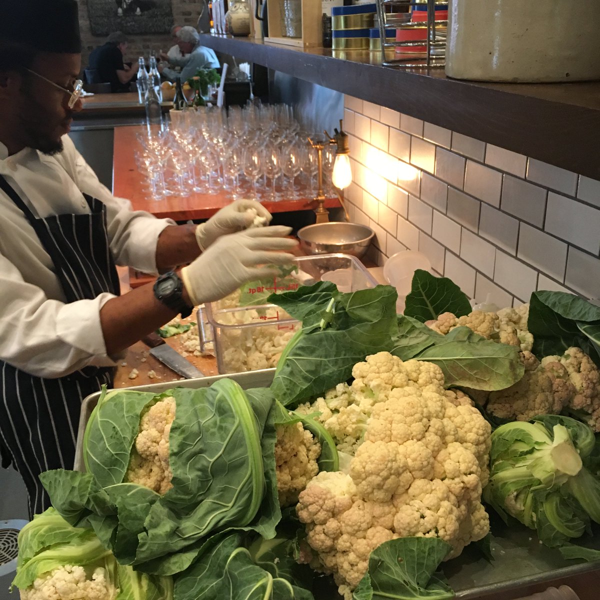 hugomatheson's tweet photo. Love cold weather veg!!! Here's Terrance preparing cauliflower @TheKitchen #Chicago // #RealFood @thekitchenchi https://t.co/RtgkzdrHpi