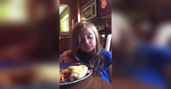 MMacturlough's tweet photo. Adorably Exhausted Little Girl Face Plants In Her Spaghetti
https://t.co/OI7gYOQQT7 https://t.co/Kagy1ooTlM