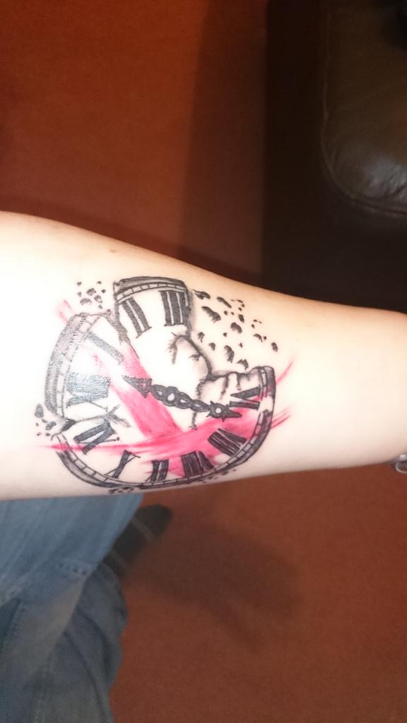 mikey_van_riot's tweet photo. New tattoo pic 2
#trashpolka
#clockface
#newink
#timefades
#lotsofhashtagginggoingonhere https://t.co/KTYA7SMiVa